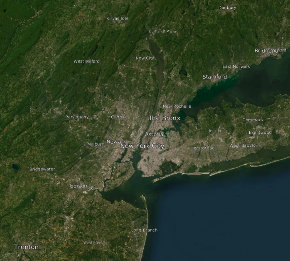 The same northeastern United States area, with the labels mostly not overlapping, and with more mid-sized towns far from big cities labeled.